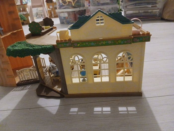 Sylvanian Families Country Tree School and Sylvanian Families Nursery Playmates Babies Set.