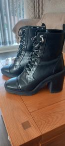 Ladies boots