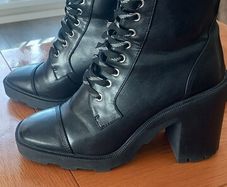 Ladies boots