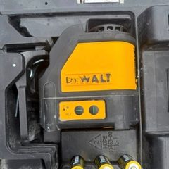 : DeWalt self-levelling cross-line laser