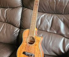 Oscar Schmidt OU6LCE Ukulele with case
