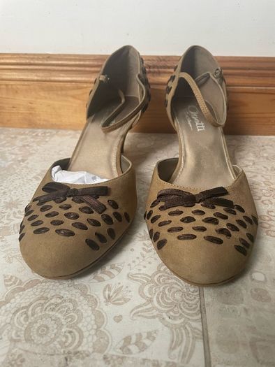 Carl Scarpa brown suede kitten heel shoes size Eur 41 UK 8 - New