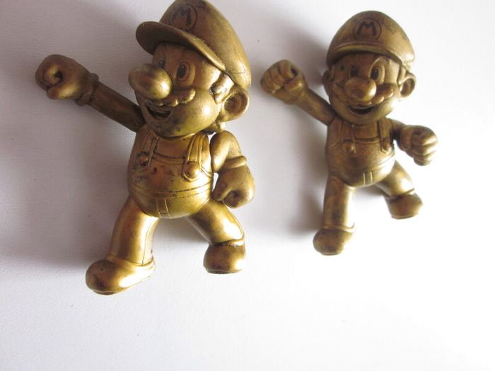 Nintendo Gold Trophy Series Super Mario Jakks 2.5" Figures X2