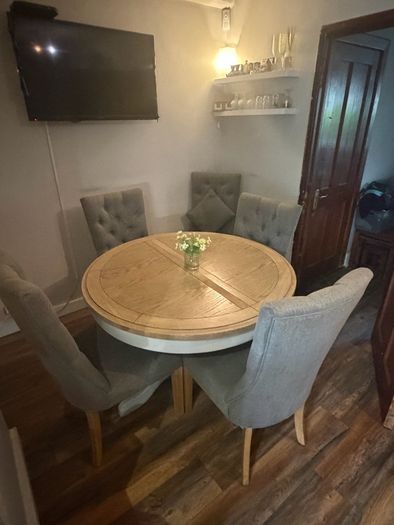 Easy Living Dining Table and Chairs