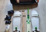 Gunn and moore youth full cricket set comes with everything all in description