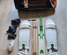 Gunn and moore youth full cricket set comes with everything all in description