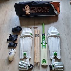 Gunn and moore youth full cricket set comes with everything all in description
