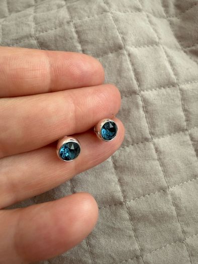 earrings pleated blue