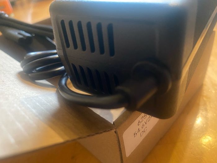 Fiido M1/ M1 Pro 54.6V 2A Charger 13S 48V Li-ion Battery Charger Output DC 54.6V Lithium polymer battery Charger