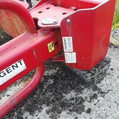 Nugent soft hands bale lifter