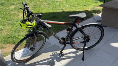 Leader Fox AWAX Hybrid bike + BBB Helmet + Lock