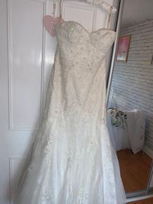 Berketex wedding dress - Size 16 - New