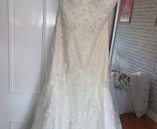 Berketex wedding dress - Size 16 - New
