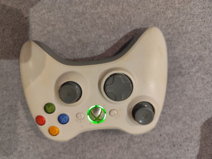 Xbox 360 controller, battery pack + charger