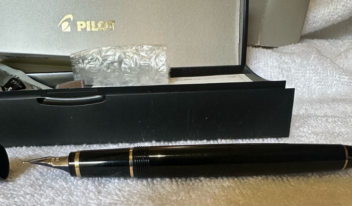Pilot Falcon fountain pen, black resin, 14K soft medium nib