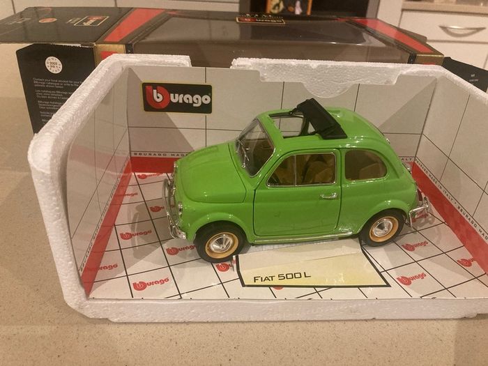 Fiat 500 L 1/16 Burago