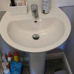 Bathroom Sink, Full Pedestal, Single Mixer Tap