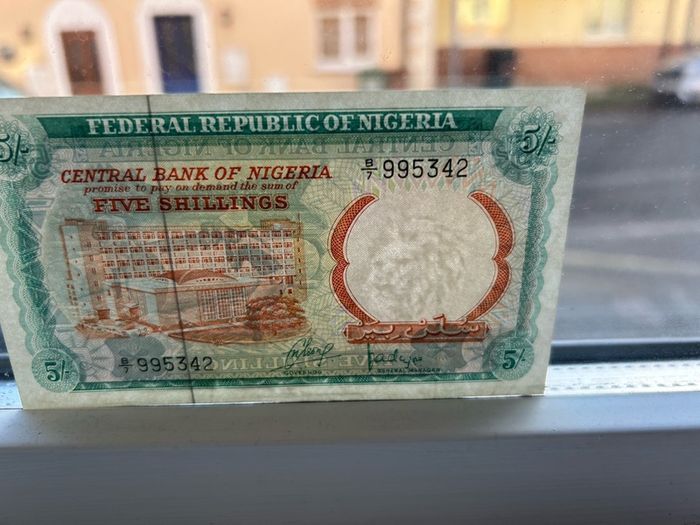 NIGERIA 5 shillings note 1968 Krause 10a Banknotes small corner printing error on side only