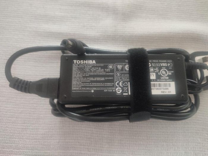 Toshiba 75W adapter