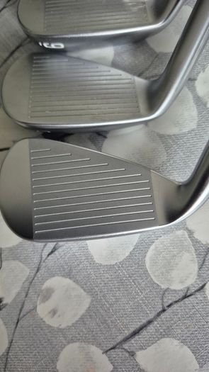 Mizuno JPX 923 Hot Metal irons and Sirxon Bag