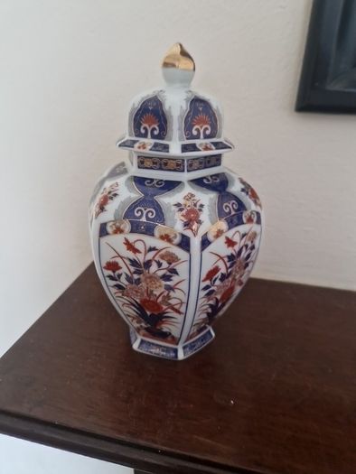 imari style ginger pot