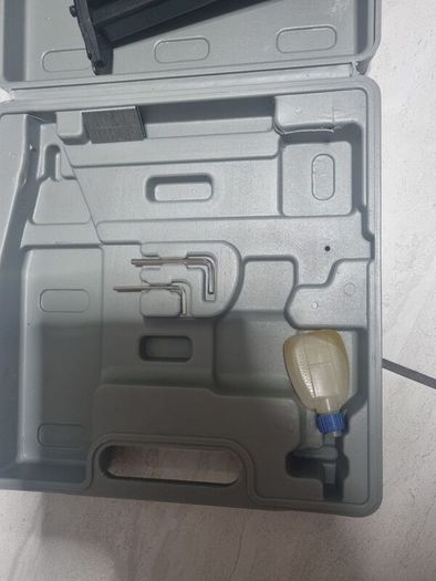 Air power staple gun