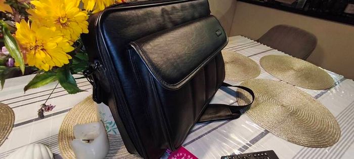 Trust Notebook Mens leather carry bag office bag deluxe.
