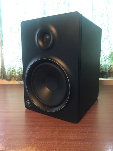 Mackie MR8 MK2 Studio Monitors
