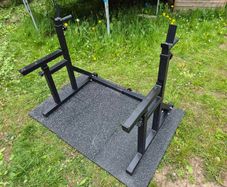 Adjustable squat rack