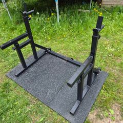 Adjustable squat rack