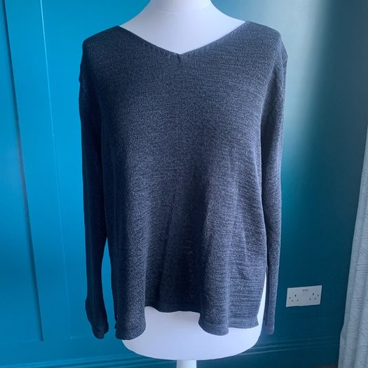 Navy v neck jumper. Size 18/20