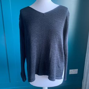 Navy v neck jumper. Size 18/20