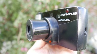 Olympus infinity zoom 2000 35mm point and shot film camera Tested