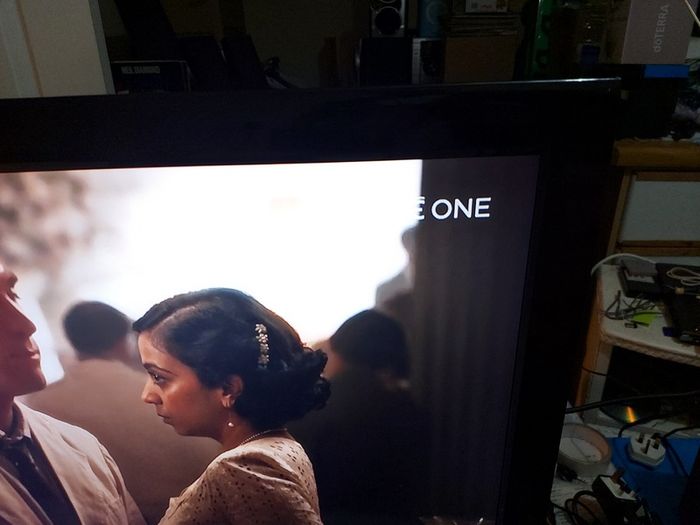 Toshiba 32 inch LCD Colour TV, Model No. 32AV933B, No Remote Contro