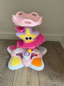 Little trikes stand and dance star fish