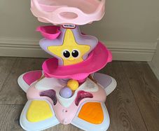 Little trikes stand and dance star fish