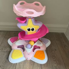 Little trikes stand and dance star fish