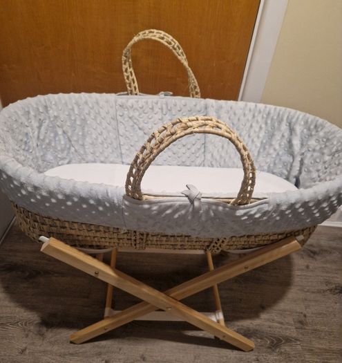 Wicker moses basket with stand
