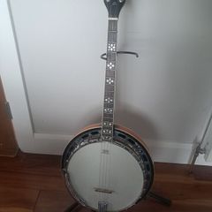 Banjo 4 string Tennessee & case