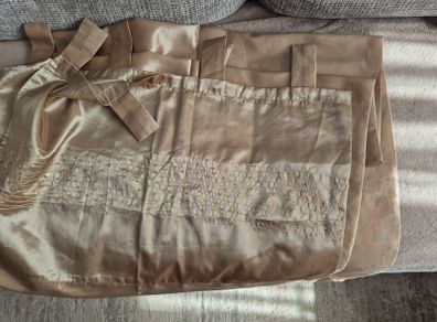 Silk curtain