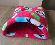 Large Guinea pig tunnel wired - red penguins