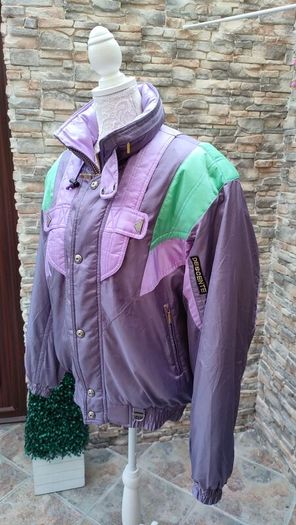 Vintage Descente 1980s ski jacket Official supplier of the Suisse ski team This is a rare and unique piece The quality and finish on the jacket is extremely high  It's in mint condition for its age Size medium