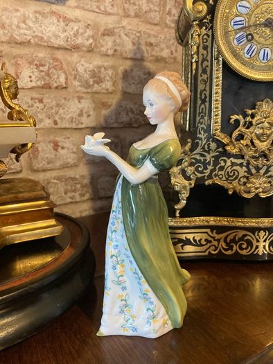 Royal Doulton figurine "Veneta "