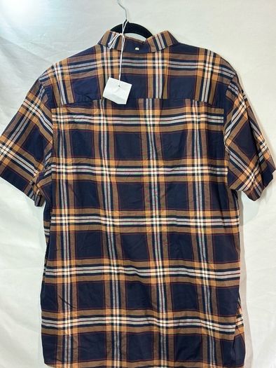 short-sleeve button-down casual shirt
