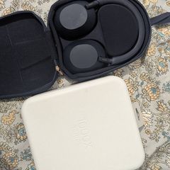 Sony Headphones XM5 LIKE NEW