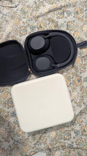 Sony Headphones XM5 LIKE NEW