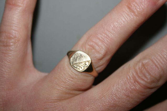 9ct Oval Signet Ring Yellow Gold Mens Ring 375 - 1,6g