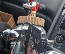 Paint spray gun with pot tank, a W-77 model nozzle.
