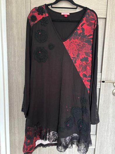 Joe Browns floral tunic top with lace detail