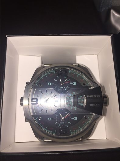 Diesel Uber Chief Gunmetal Watch broken